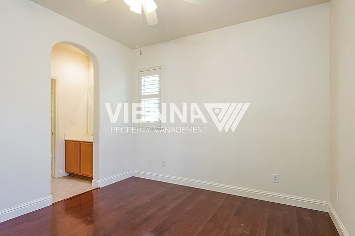 48 Villa Gardens Ct — Photo 16