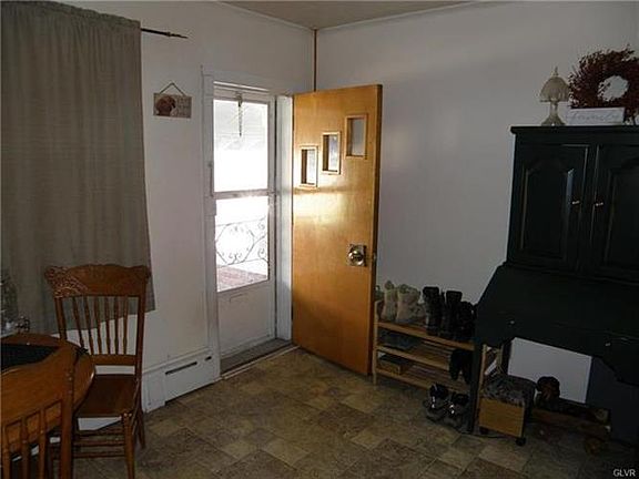2nd image of 2426 Dewey Ave
