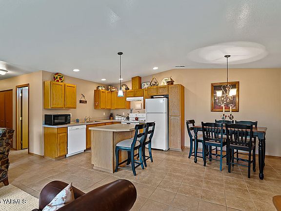5th image of 1307 S 75th Ave #1