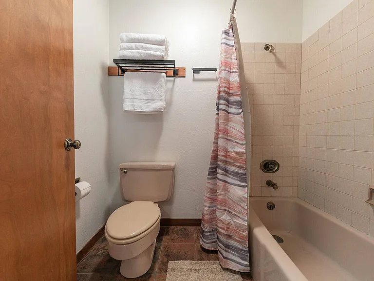 4040 Zermatt Rd — Photo 27