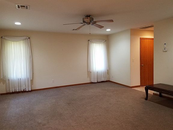 3rd image of 416 N Woodlawn Ave