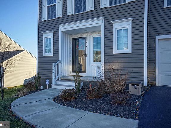 3rd image of 480 Lark Dr