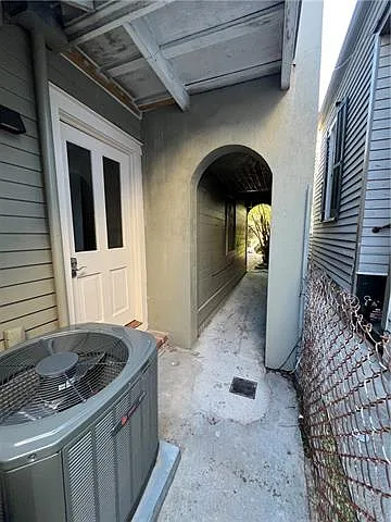 1119 Bourbon St #4 — Photo 25