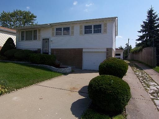 1st image of 9035 S Oakwood Dr