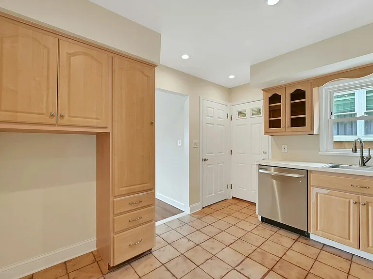 126 Huber St — Photo 10