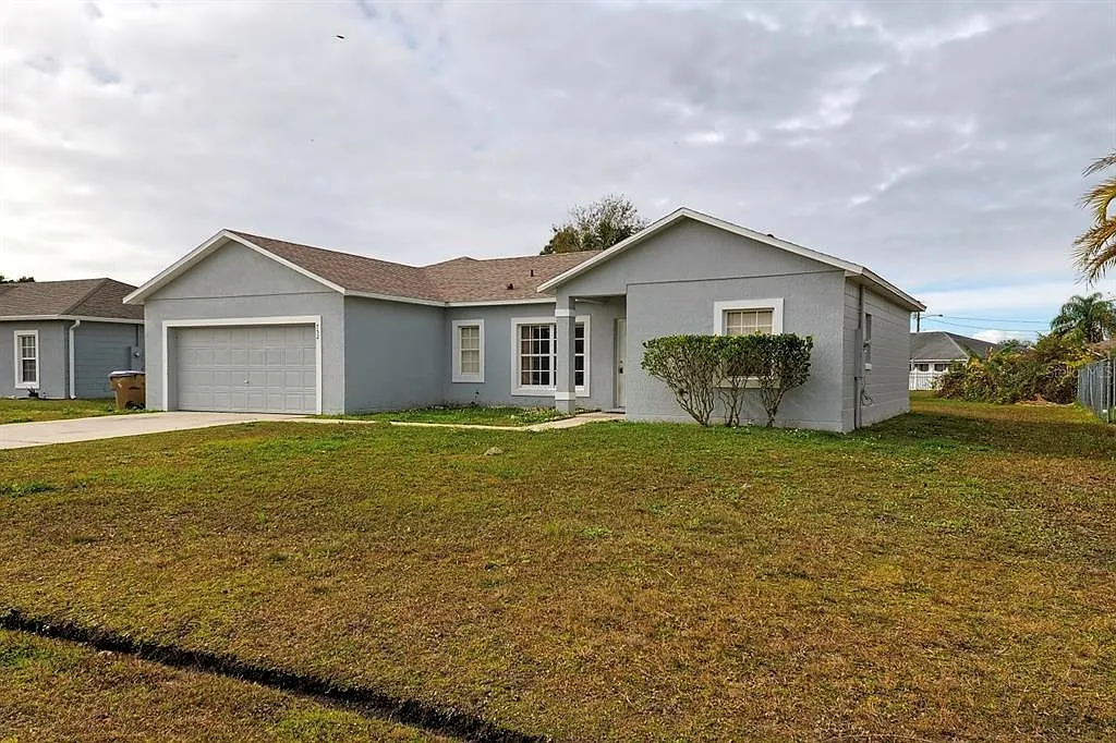 3 bed, 2.0 bath, 1609 sqft, $1,695 — Photo 1