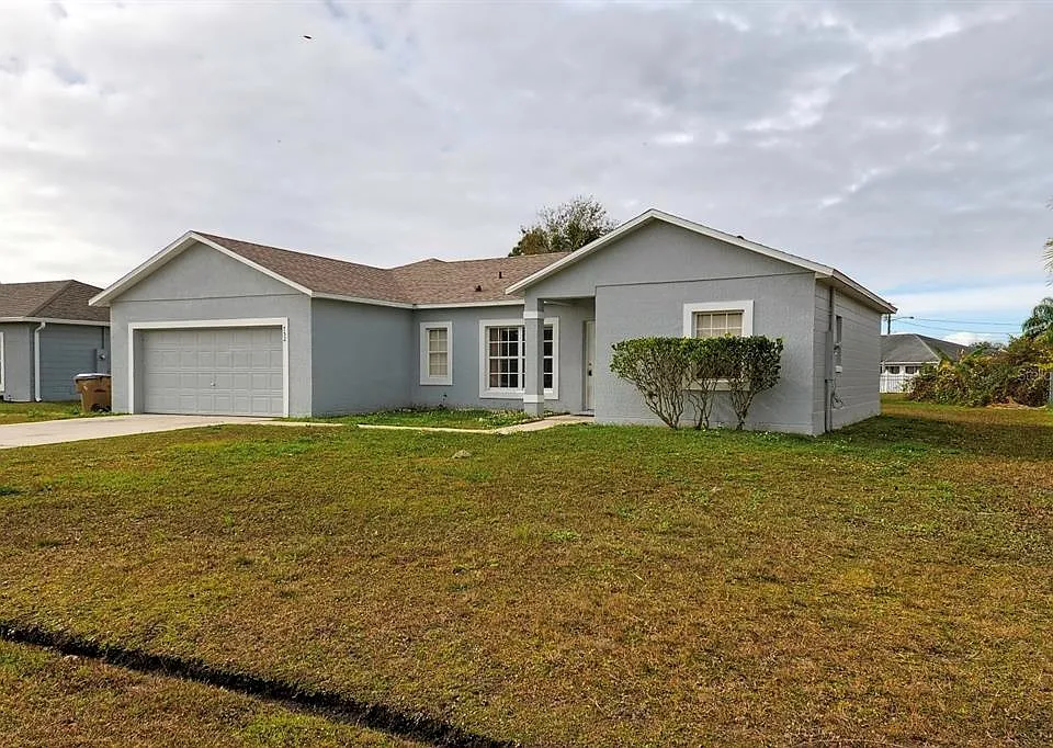 752 Paris Dr
