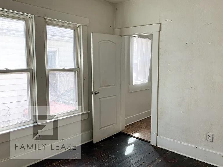 1904 E Prairie St — Photo 9