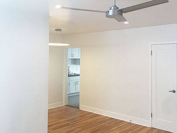 2nd image of 932 11th St APT 9