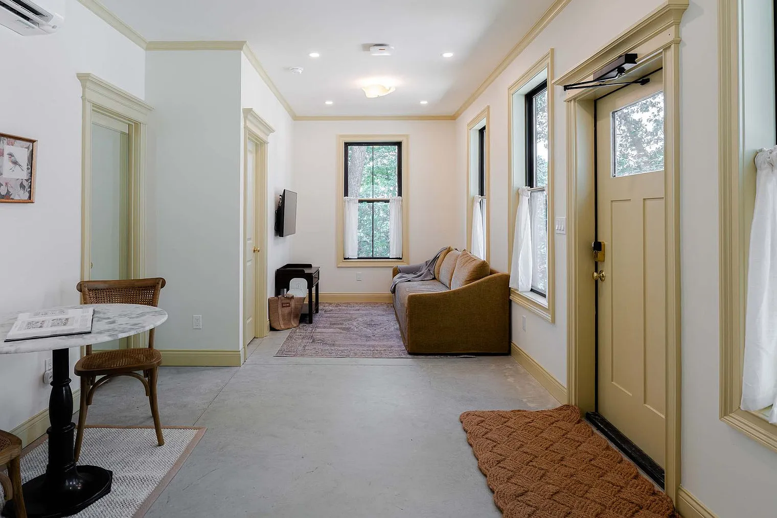 2 bed, 1.0 bath, 527 sqft, $9,435 — Photo 1
