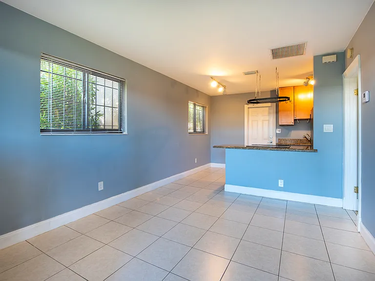 1023 NW 1st Ave #3 — Photo 15