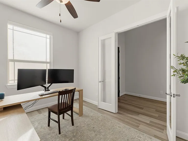 922 Shumard St — Photo 4