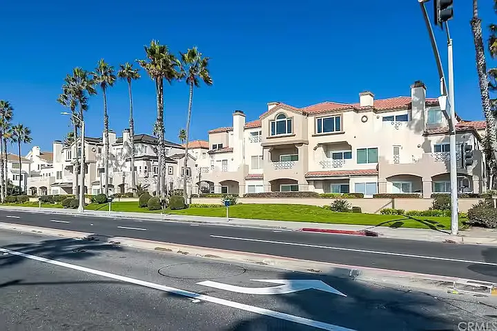 900 Pacific Coast Hwy #111 — Photo 36