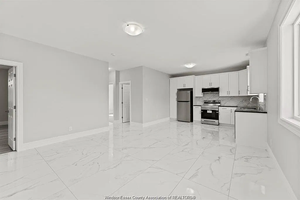 2280 Daytona Ave — Photo 3