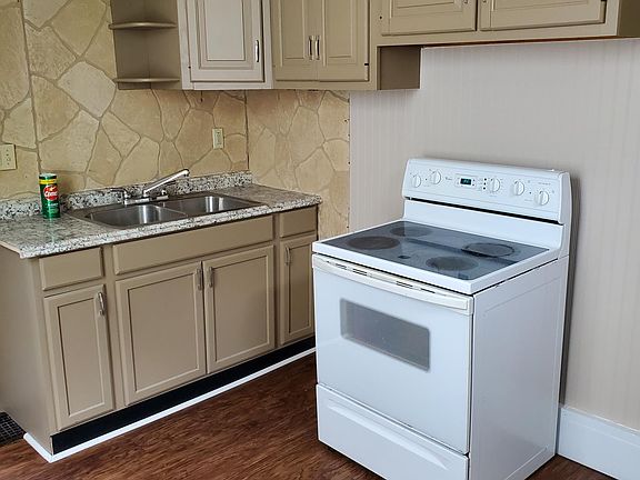 3rd image of 1131 Sharon Ave