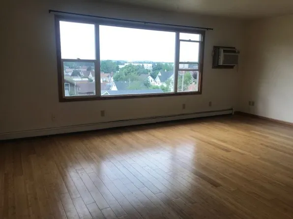 210 3rd St NE, 210 3rd St NE APT 4, Mandan, ND 58554