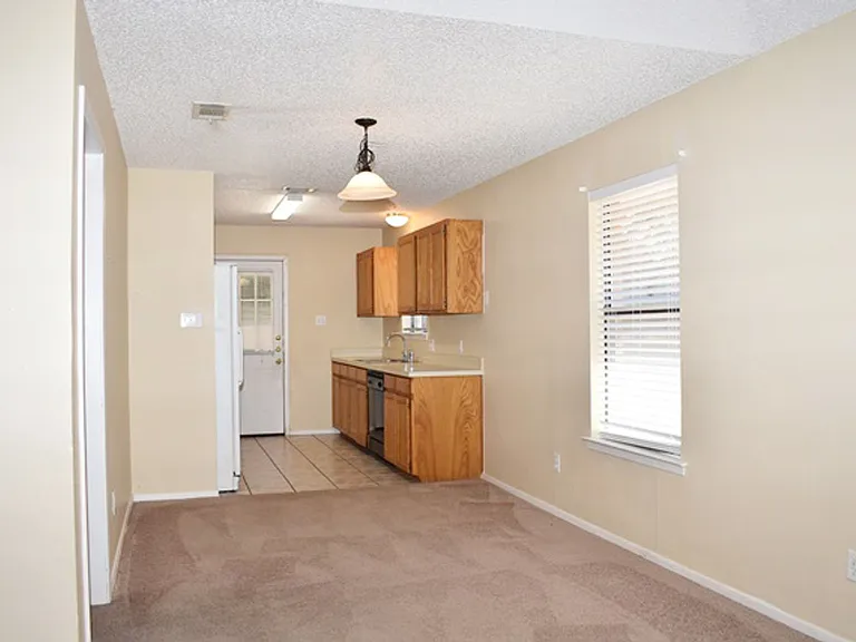 7009-7011 Overton Park — Photo 7