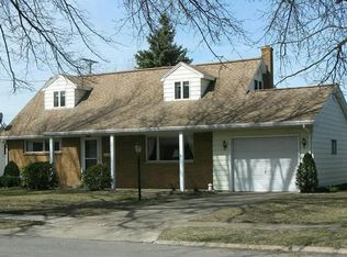 2050 Robin Dr, Erie, PA 16505