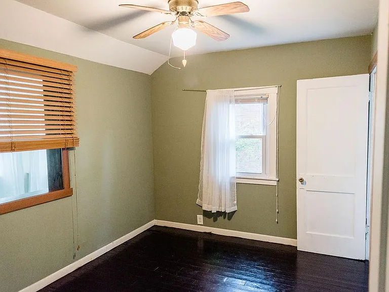 28W711 Ray St — Photo 15