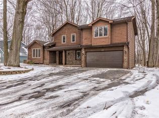 209 Willowood Dr, Rochester, NY 14612