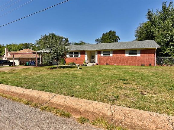 3rd image of 1013 Clover Ln