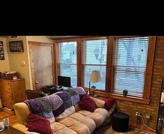 2nd image of 3038 W Cullom Ave #1