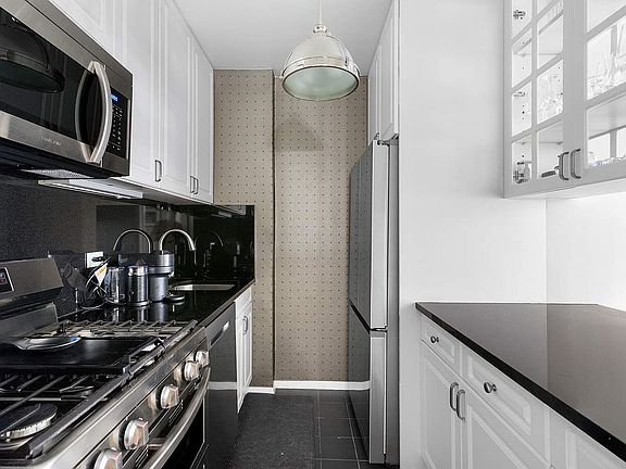 4th image of 250 W 89th St APT 5L