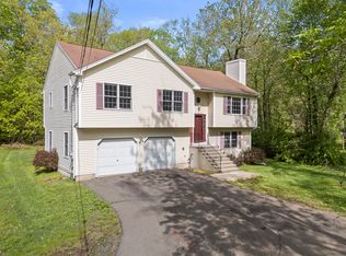 1376 Paradise Ave, Hamden, CT 06514