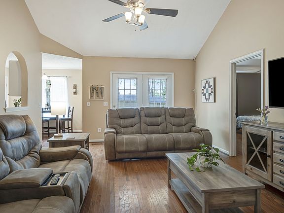5th image of 129 Willowleaf Ln