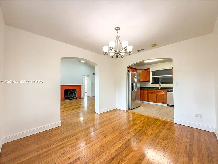 410 Pinecrest Dr — Photo 6