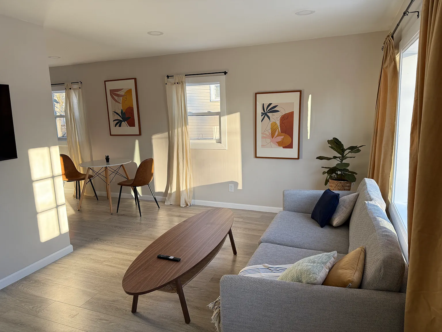 4 bed, 1.5 bath, 1400 sqft, $3,395 — Photo 2