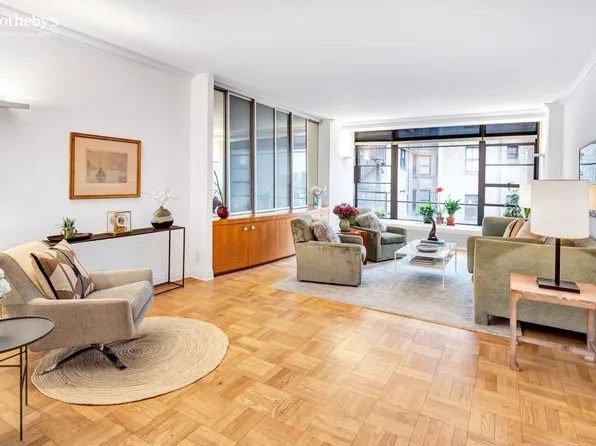 37 West 12th Street image 1 of 18