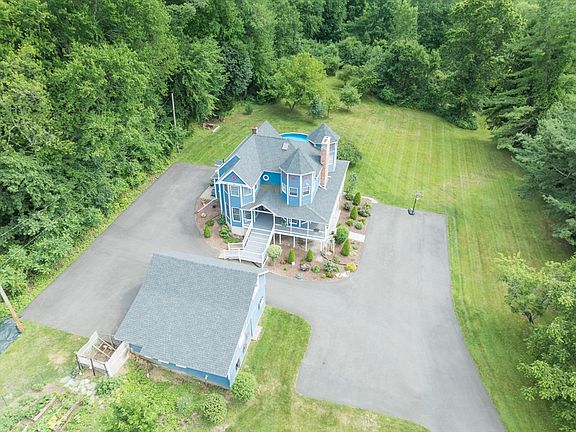 3rd image of 41 Carvill Ave
