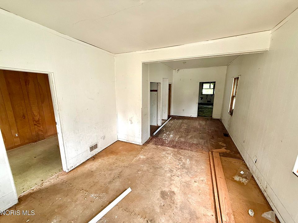 2nd image of 140 Hausman St