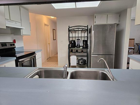 4th image of 390 Main Street