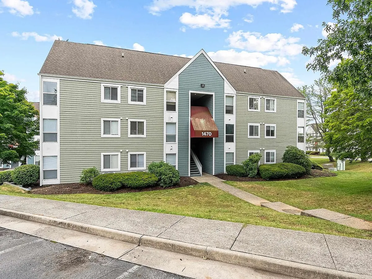 Photo 1 of 15 - 1470 Seneca Dr #F - Blacksburg, VA Primary Photo - 1470 Seneca Dr #F
