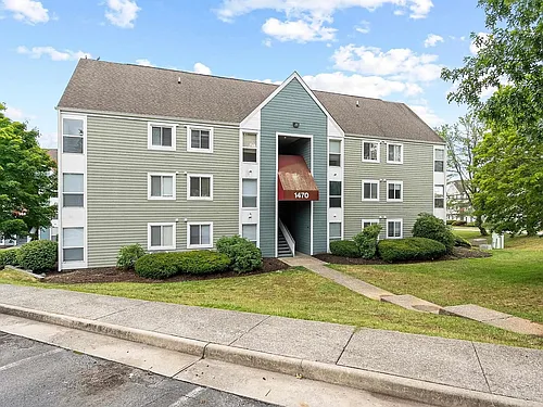 1470 Seneca Dr #F Photo 1