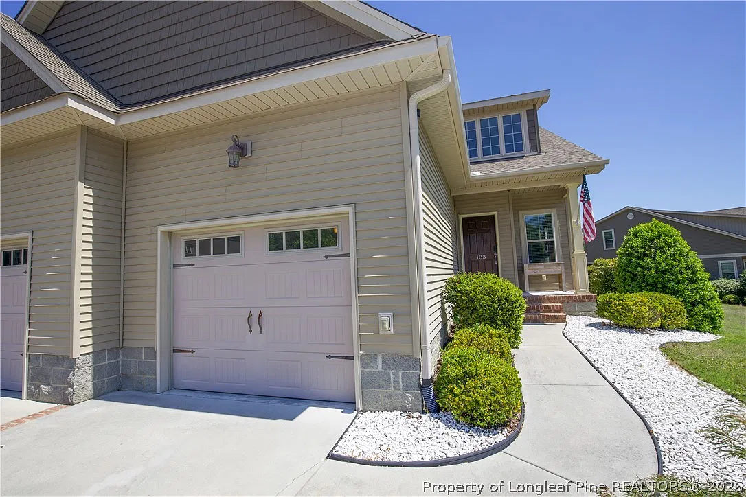 3 bed, 2.5 bath, 1460 sqft, $1,900 — Photo 4
