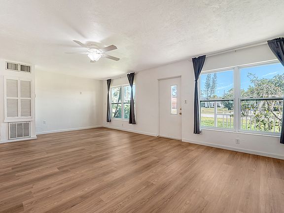 3rd image of 6224 Hollywood Blvd #1