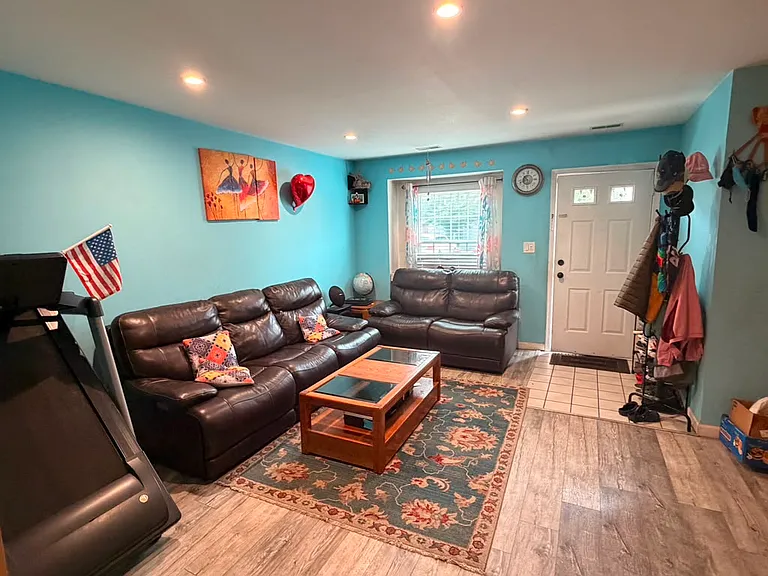 83 Maria Ct — Photo 2
