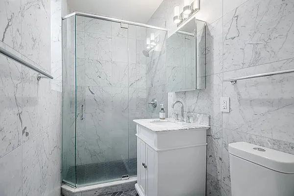 Bathroom, photo 2