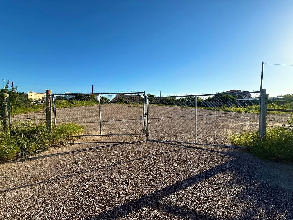 1st image of 2315 Powerline Dr