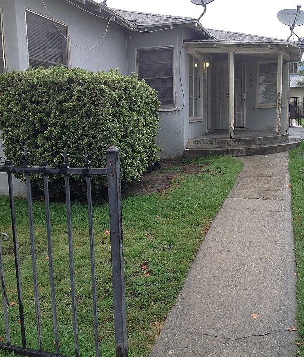1st image of 240 E 15th St #242
