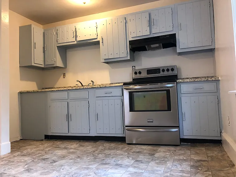 220 Sherman Ave — Photo 6
