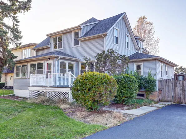 7832 Garden Ln, Justice, IL 60458