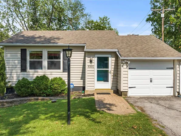 9301 Cloverhurst Dr, Saint Louis, MO 63123