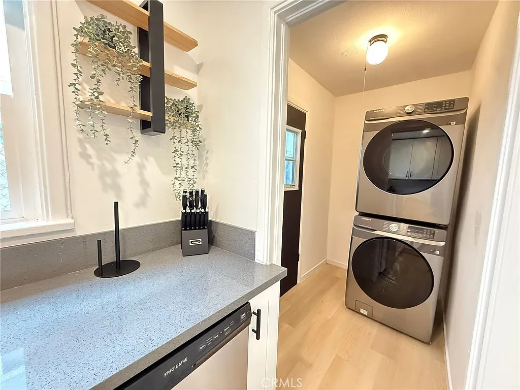 2 bed, 850 sqft, $5,950 — Photo 4