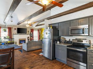 109 Stuart Pl, Bushkill, PA 18324