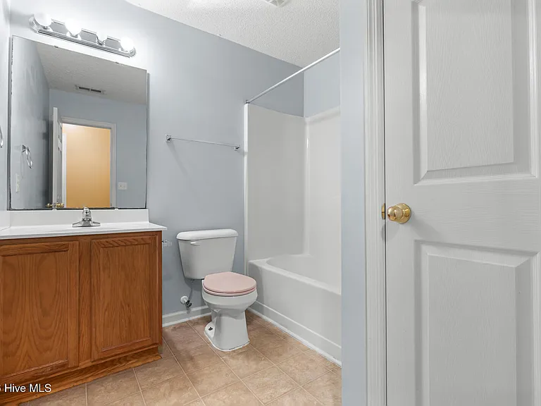 101 Barrington Ct — Photo 7