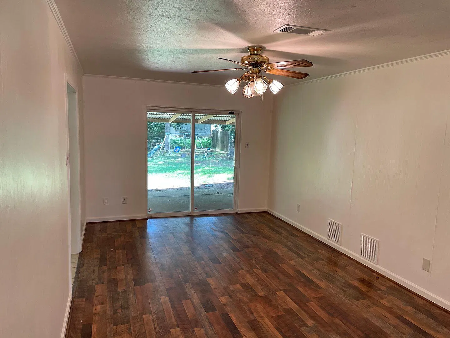 3 bed, 1235 sqft, $1,350 — Photo 4
